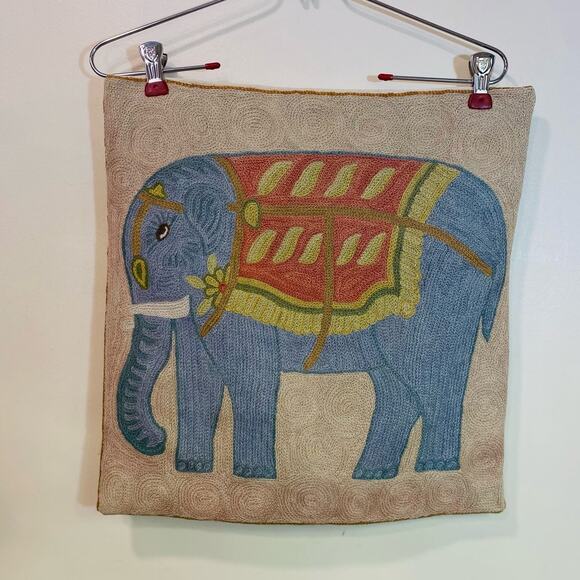 Hand Embroidered Elephant Pillow Cover Hindú,Boho,Natural Fibers Decoration - Picture 1 of 9